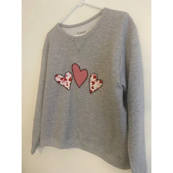Hand-Embroidered Valentine’s Day Hanes Sweatshirt With Heart Appliques Size L - Picture 3 of 7